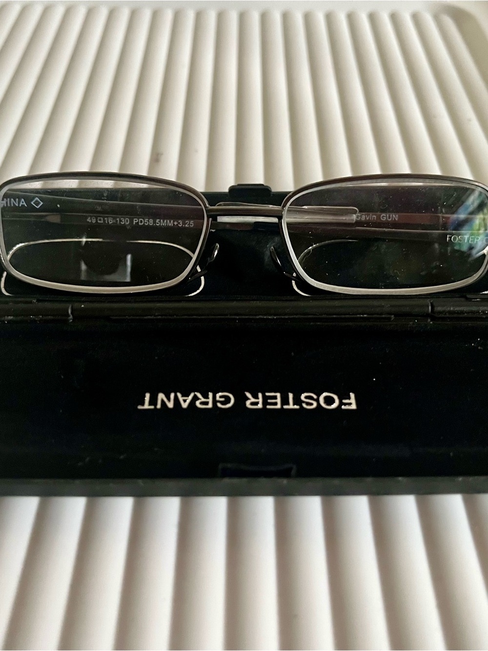Foster Grant Unisex Black and Silver Rectangular Metal Glasses